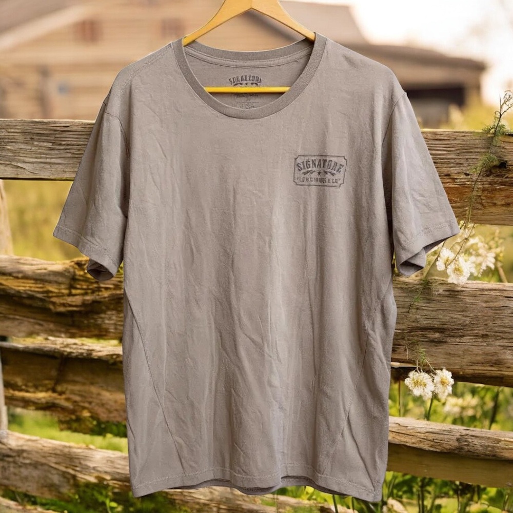 👛 (ANY 2/$20) LEVIS Signature Tee/Reverse Side No Details